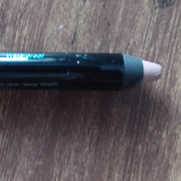 Sephora colorful shadow and liner waterproof matte- khaki - Picture 3 of 3